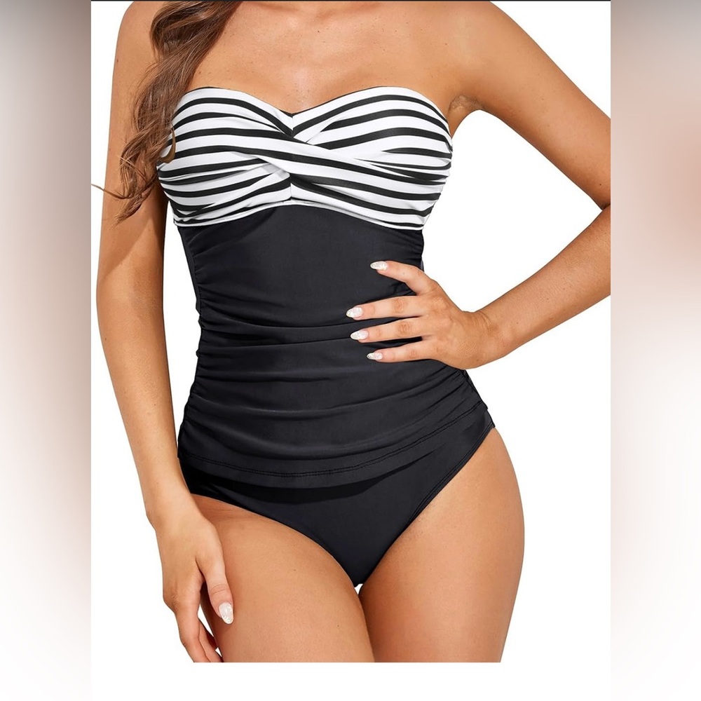 Bathing suit with padded bra extremely flattering Size Medium